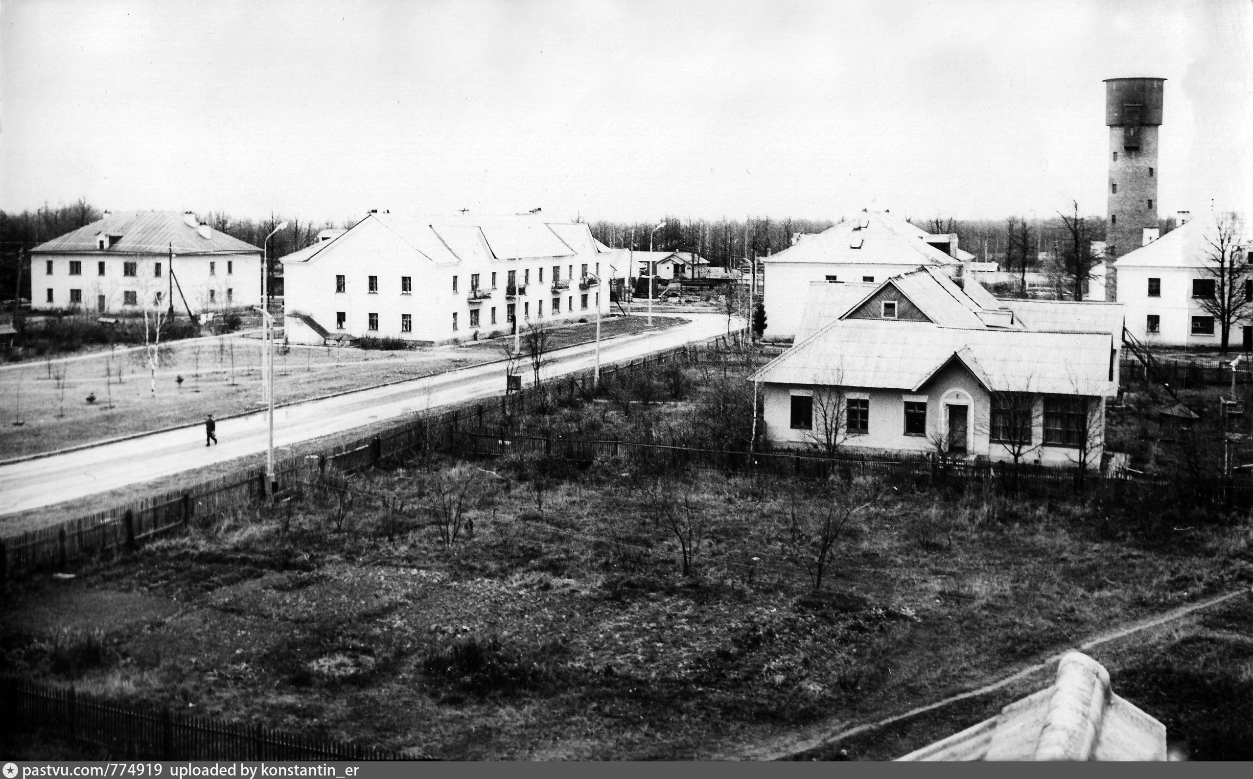 Городской ритм – газета городского округа Троицк | Троицкие летописи: В  этот день 74 года назад на воскреснике сотрудников НИИЗМ был заложен первый  каменный жилой дом Академгородка.